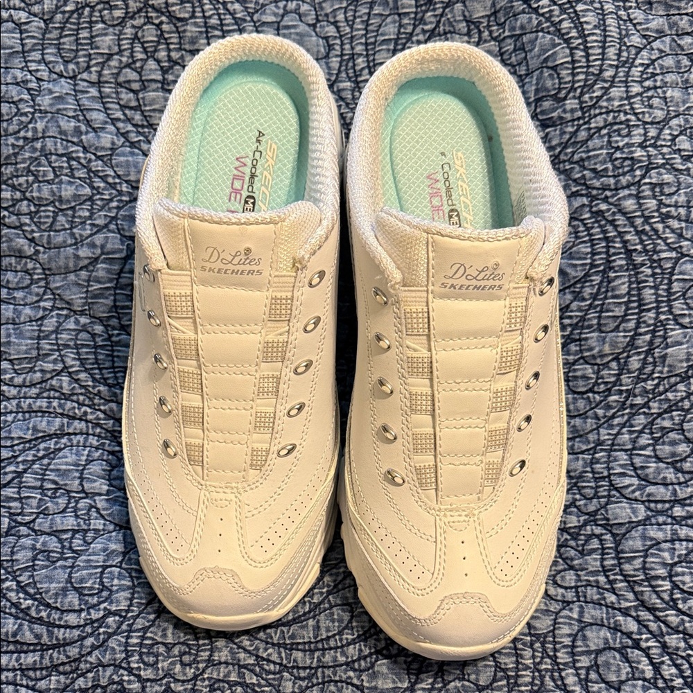 White Skechers D’Lite Slip On Sneakers Size 7.5W - Picture 3 of 8